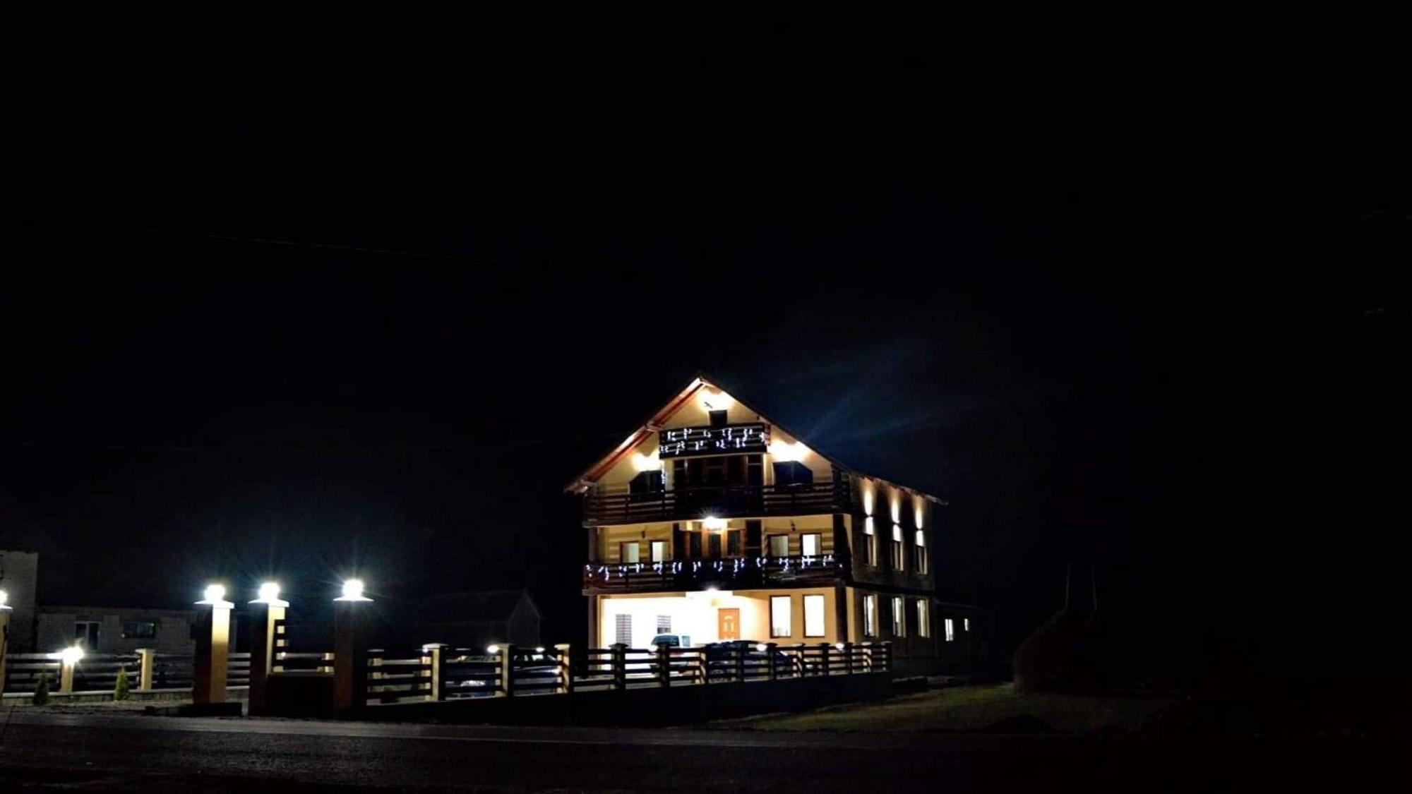 Отель Casa Vadeanu Сигету-Мармацией Экстерьер фото